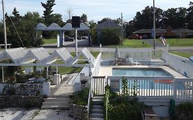 Twin Lakes Inn